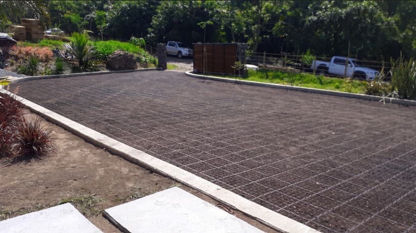 Piso modular permeable de plástico reciclado